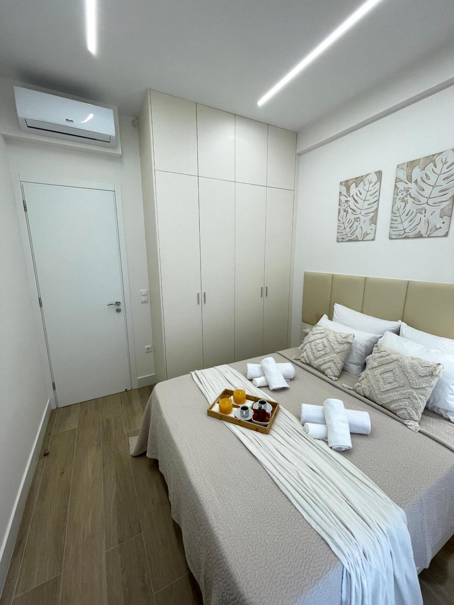 Aurora Apartment , In The Heart Of Атина Екстериор снимка
