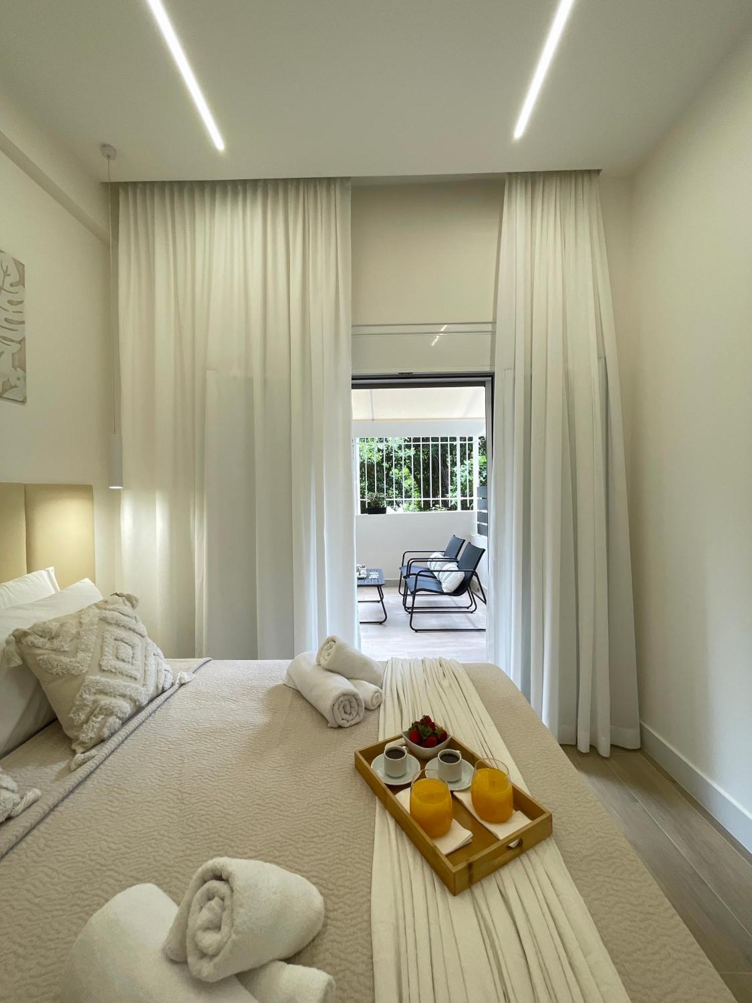 Aurora Apartment , In The Heart Of Атина Екстериор снимка