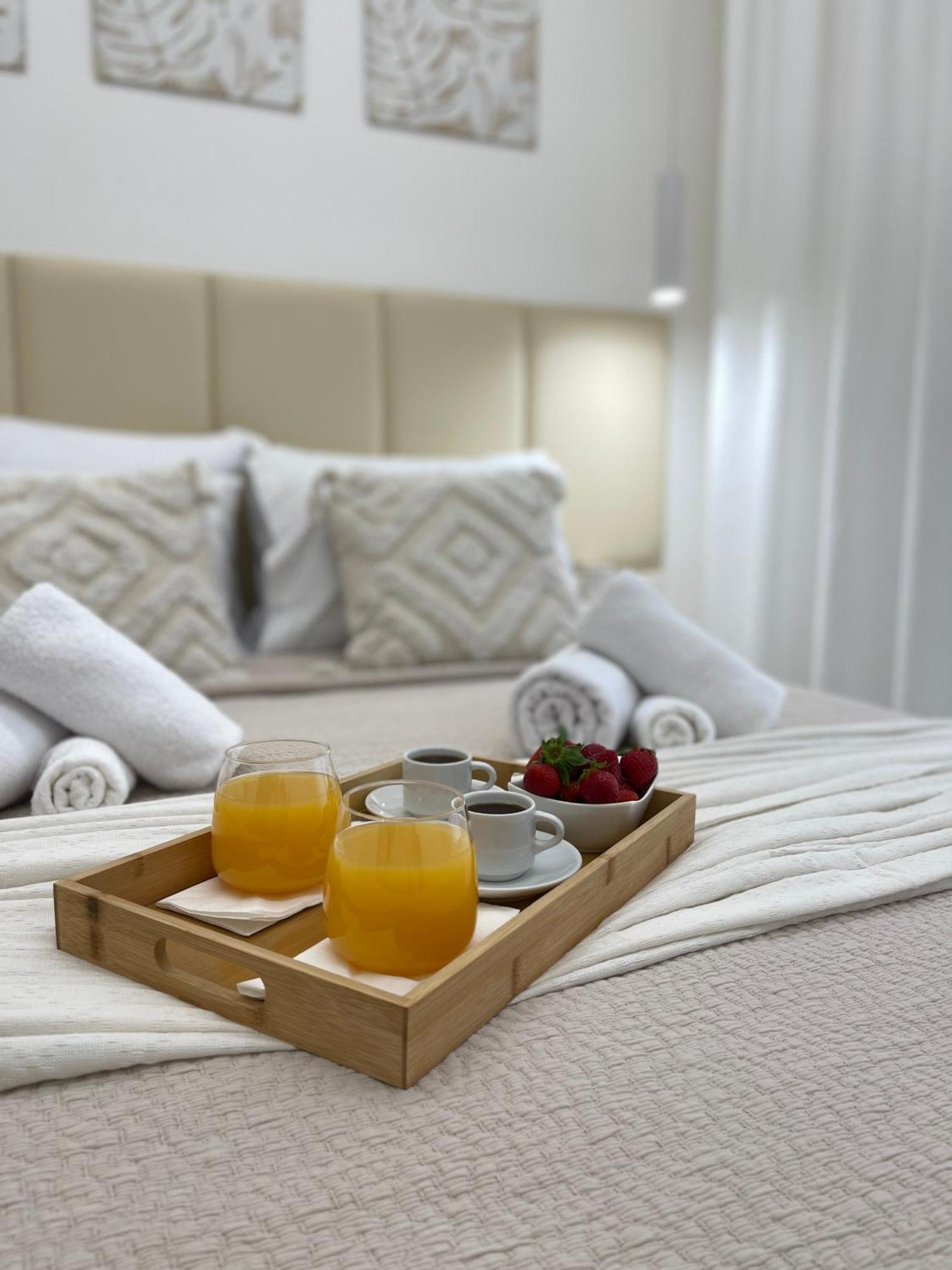 Aurora Apartment , In The Heart Of Атина Екстериор снимка